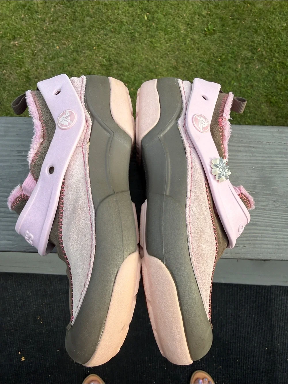 CROCS Dawson Big Kid’s Suede (w/Faux Fur Lining) Clog (Size: J2)(EUC)